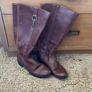 Dress boots size 9. Worn down a little bit but good condition